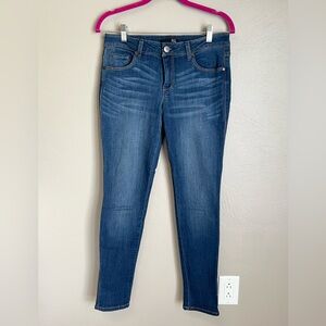 1822 Denim Skinny Blue Jeans